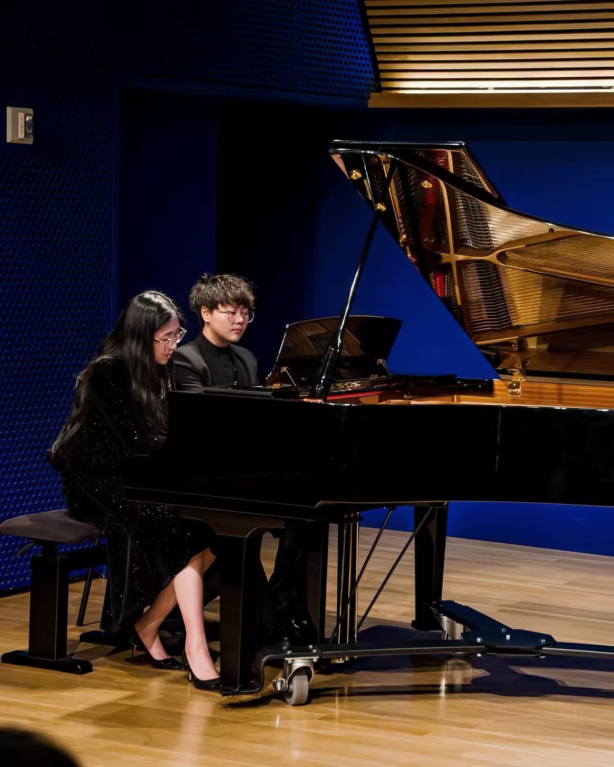 L² Piano Duo pianists Dr. Xi Lu and Dr. Boya Li performing four-hand piano